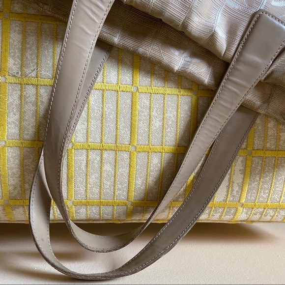 Chanel Travel Ligne Zip Cream Shoulder Tote - Picture 13 of 13